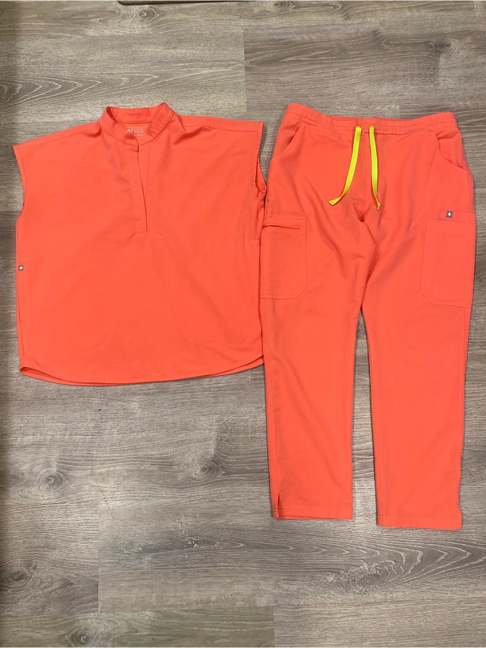 FIGS Hot Coral Scrub Set S Rafaela Top M/P Yola Pants PO 1758